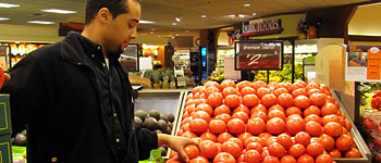 Retail grocers compete for local food